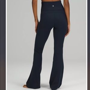 NWT Lululemon Groove SHR Flared Pants Navy, Size 6